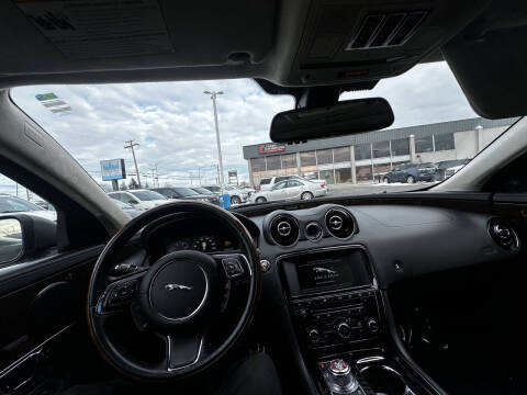 2016 Jaguar XJL Portfolio