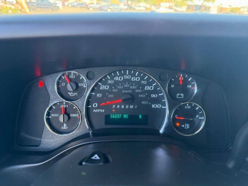 2025 Chevrolet Express LT 3500