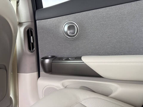 2024 Genesis GV60 Standard