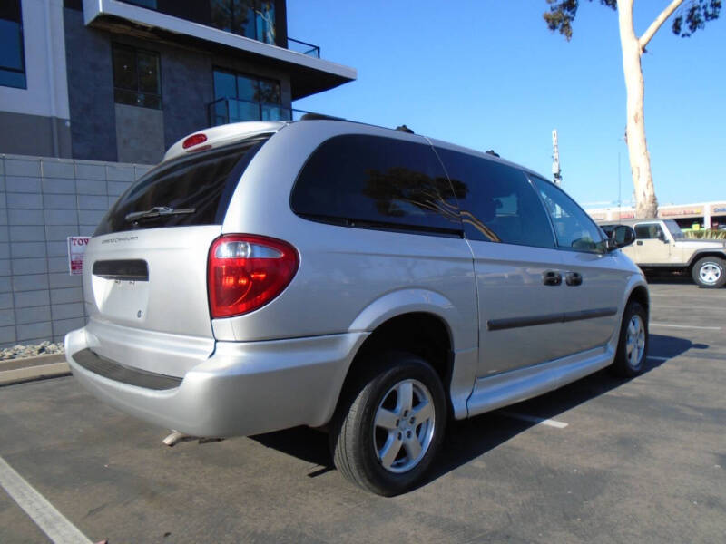 2005 Dodge Grand Caravan SE