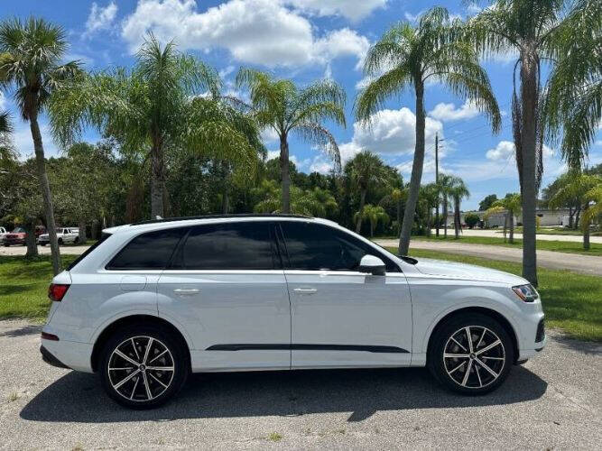 2023 Audi Q7 Premium Plus