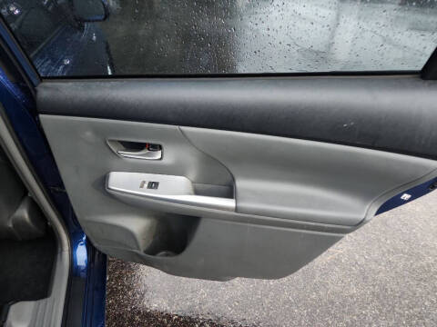 2013 Toyota Prius v Five