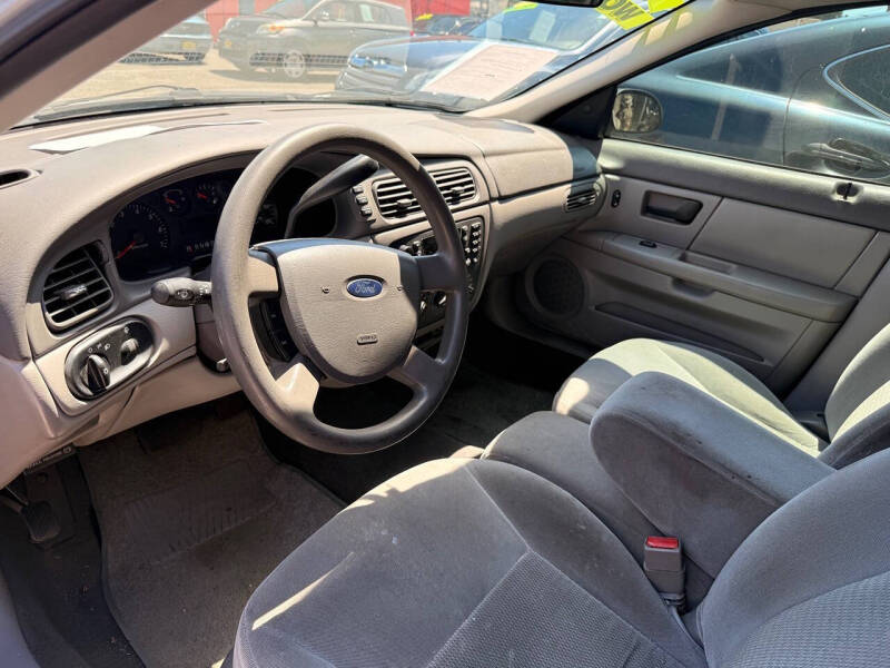 2005 Ford Taurus SE