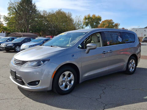 2017 Chrysler Pacifica Hybrid Touring Plus