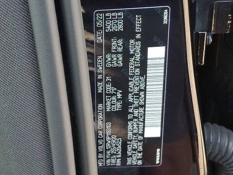 2023 Volvo XC60 B5 Plus Dark Theme