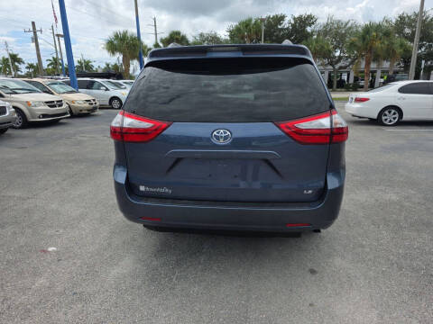 2015 Toyota Sienna LE 8-Passenger