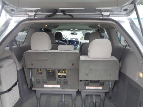2017 Toyota Sienna LE 8-Passenger