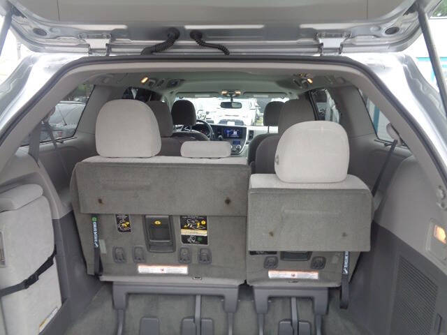 2017 Toyota Sienna LE 8-Passenger