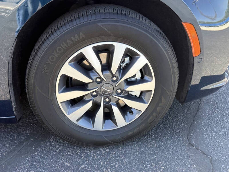 2023 Chrysler Pacifica Plug-In Hybrid Touring L