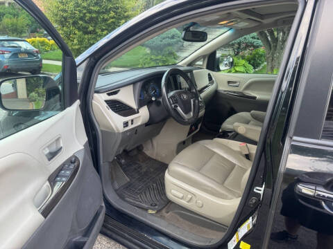 2017 Toyota Sienna XLE Premium 8-Passenger