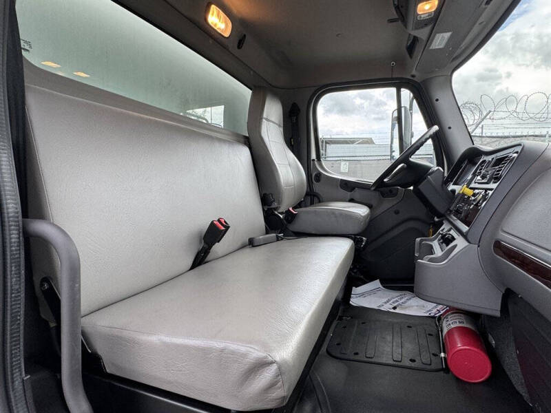 2019 Freightliner M2 106