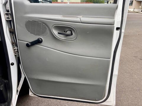 2004 Ford E-Series E-150