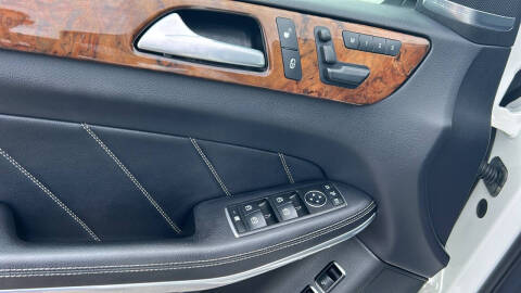 2015 Mercedes-Benz GL-Class GL 550 4MATIC