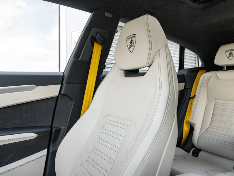 2025 Lamborghini Urus SE