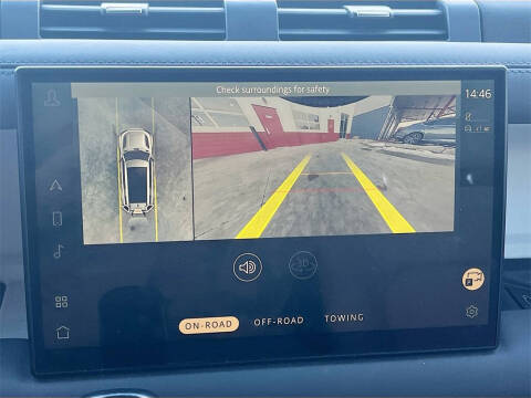 2023 Land Rover Defender 130 SE