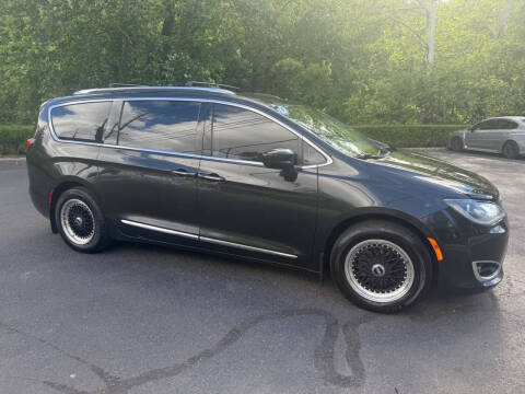 2017 Chrysler Pacifica Touring-L Plus
