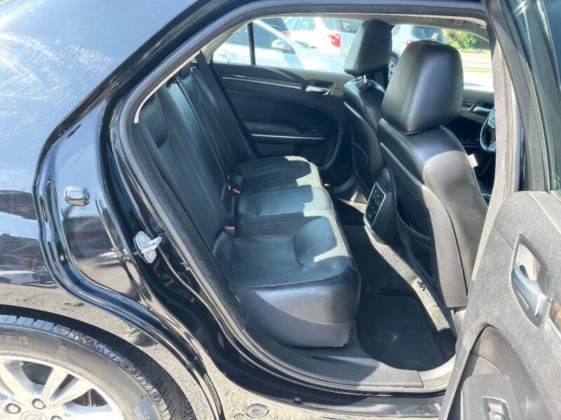 2017 Chrysler 300 C