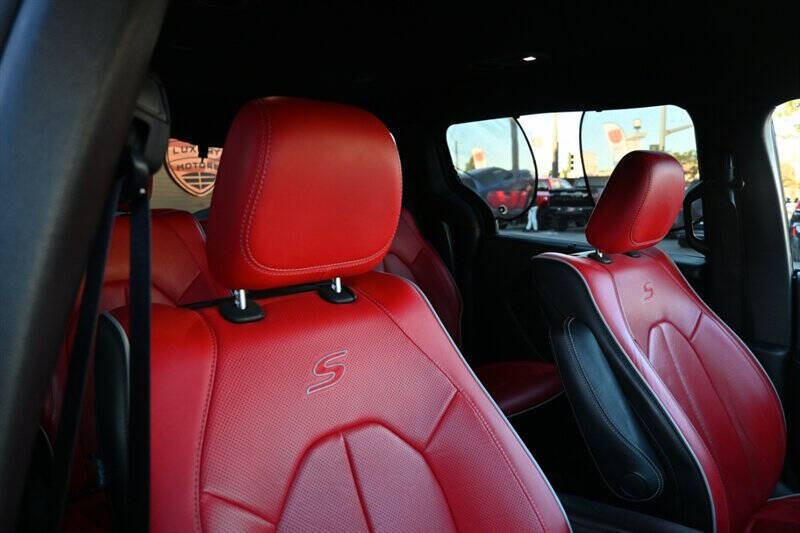 2020 Chrysler Pacifica Hybrid Limited Red S