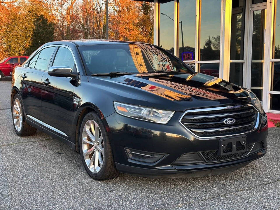 2014 Ford Taurus Limited's photo