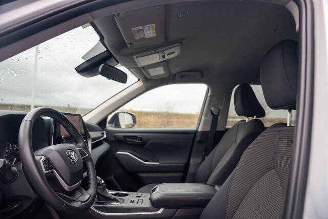 2024 Toyota Highlander LE