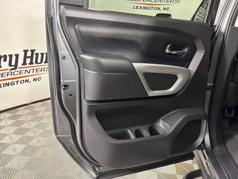 2024 Nissan Titan XD SV