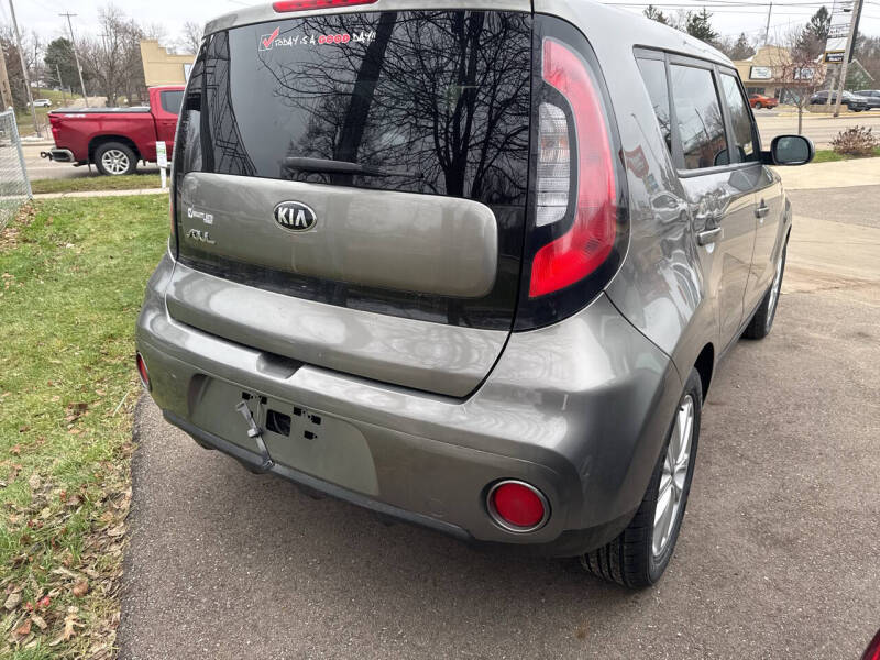 2018 Kia Soul + photo 3