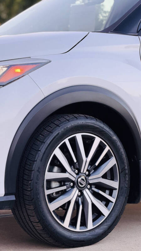 2021 Nissan Kicks SR
