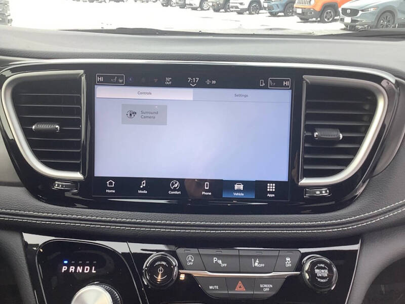2026 Chrysler Pacifica Select