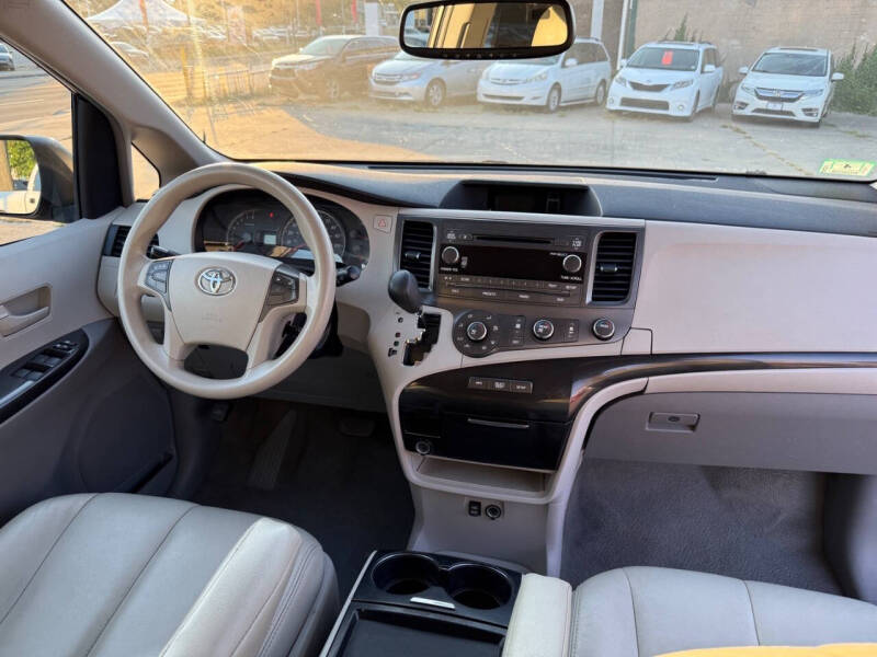 2011 Toyota Sienna LE 7-Passenger