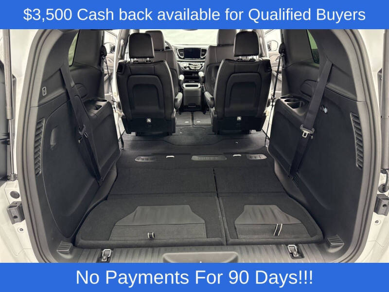 2026 Chrysler Pacifica Select