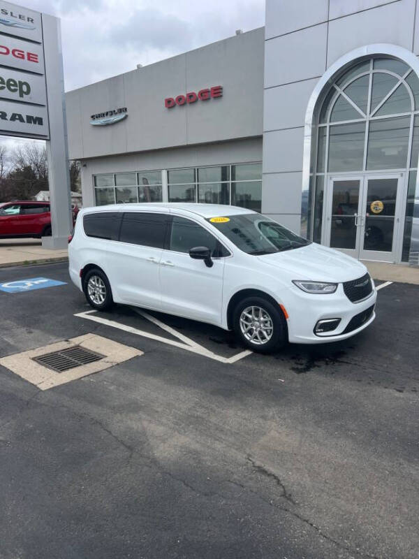 2026 Chrysler Pacifica Select
