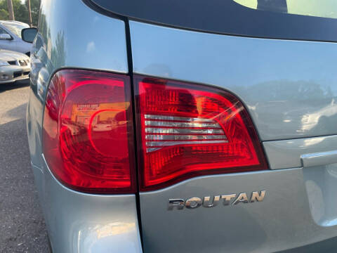 2010 Volkswagen Routan SE