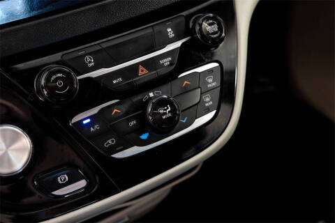 2020 Chrysler Voyager LXi