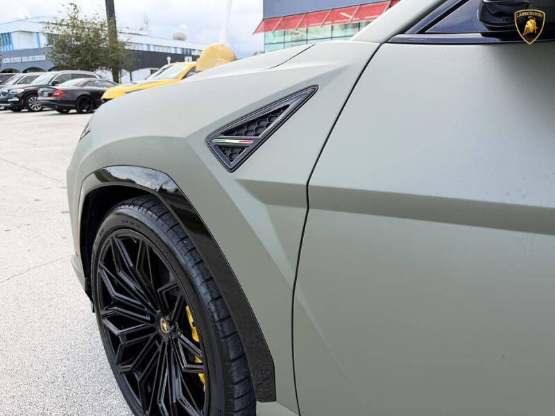2025 Lamborghini Urus SE