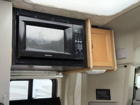 2004 Winnebago Rialta 22HD