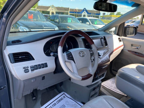 2013 Toyota Sienna XLE Mobility 7-Passenger