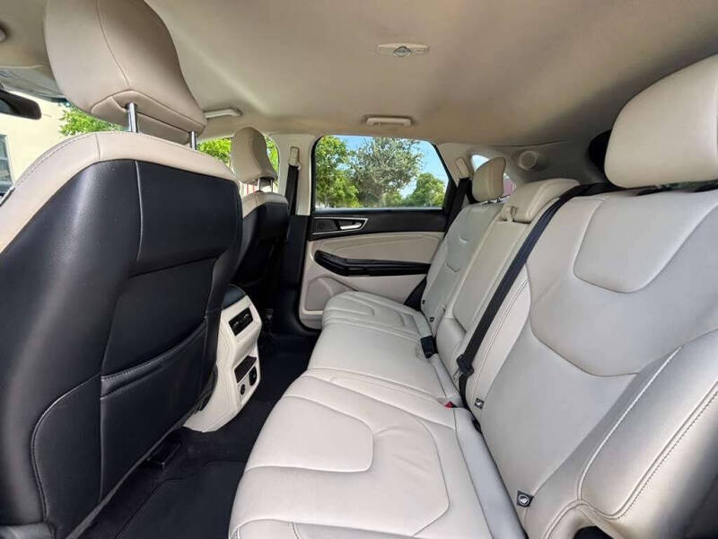 2022 Ford Edge Titanium