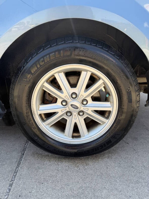 2005 Ford Mustang V6 Deluxe