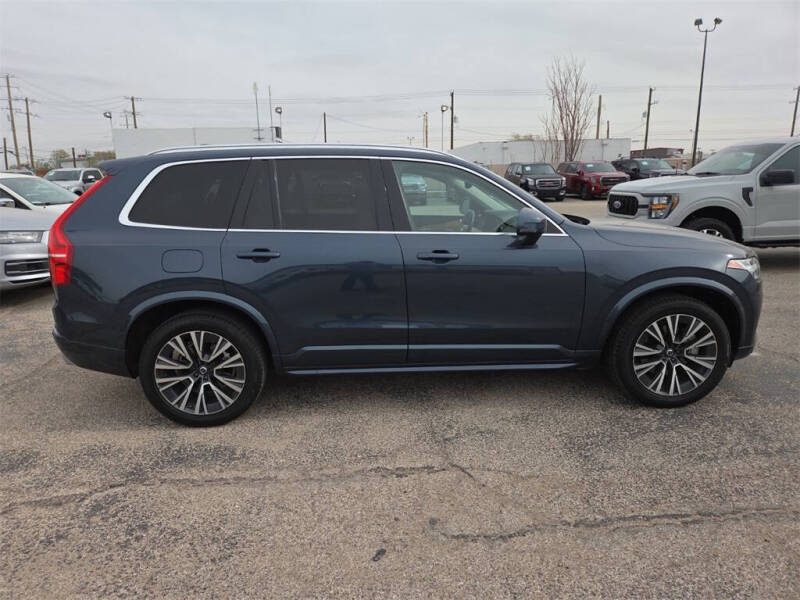 2021 Volvo XC90 T6 Momentum 7-Passenger