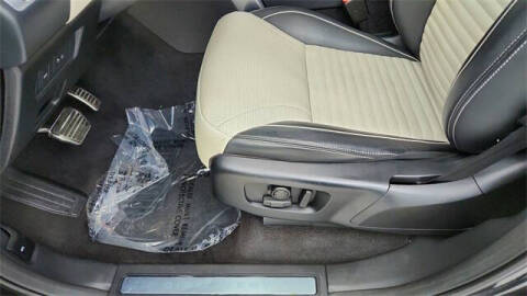 2024 Land Rover Discovery P300 Dynamic SE