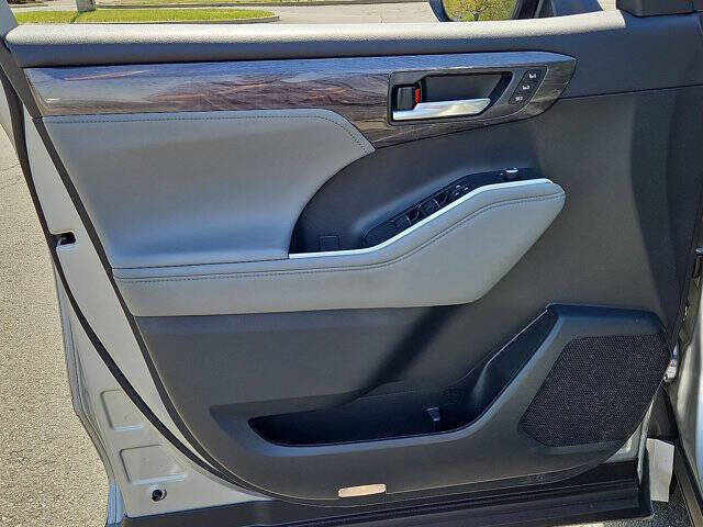 2023 Toyota Highlander Platinum