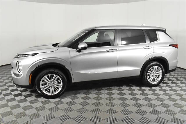 2024 Mitsubishi Outlander ES