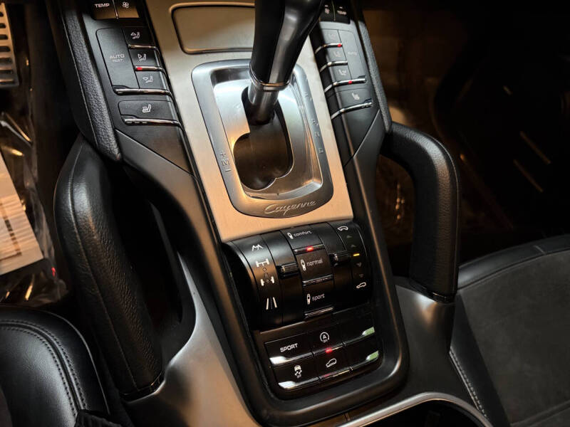 2013 Porsche Cayenne GTS