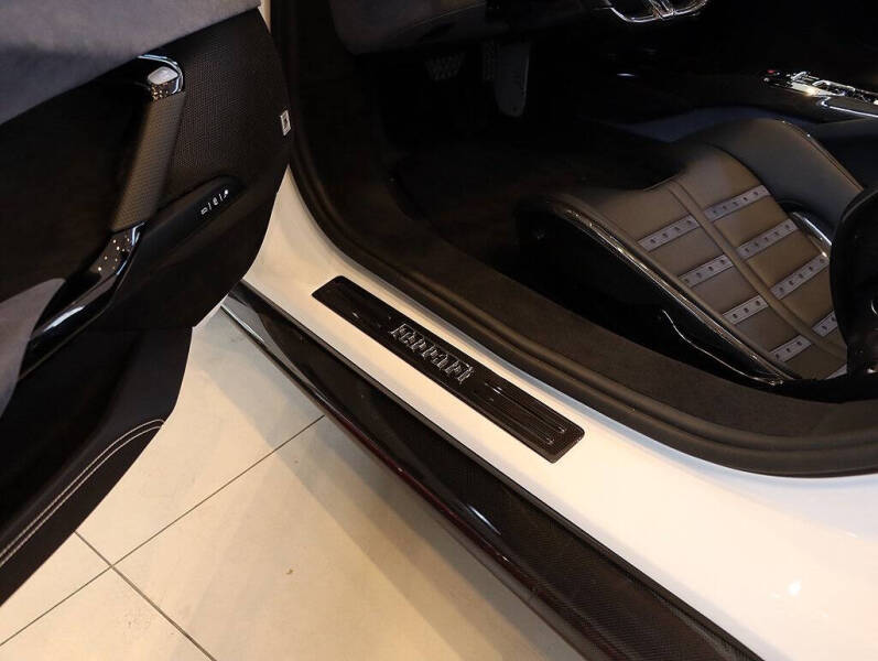 2025 Ferrari 296 GTS