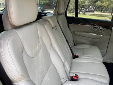 2016 Volvo XC90 T6 Momentum