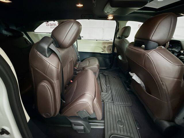 2022 Toyota Sienna Platinum 7-Passenger