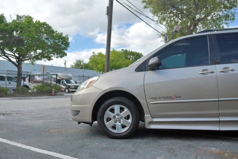 2005 Toyota Sienna LE 7 Passenger