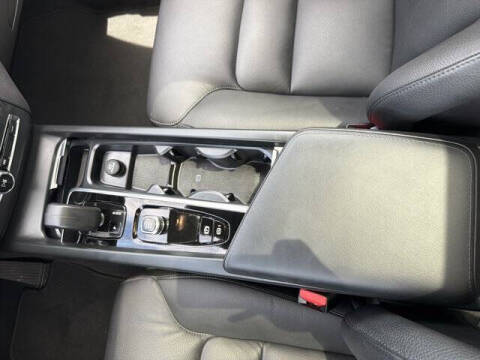 2025 Volvo XC60 B5 Plus Dark Theme
