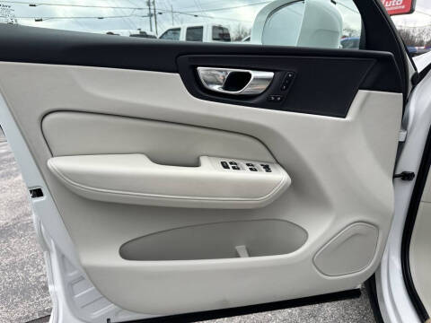 2023 Volvo XC60 B5 Plus Bright Theme