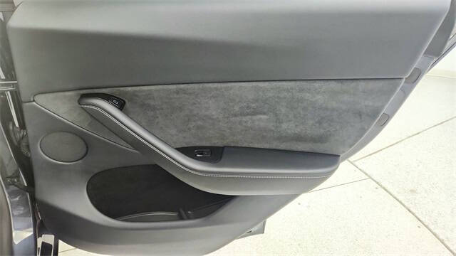 2024 Tesla Model Y Performance